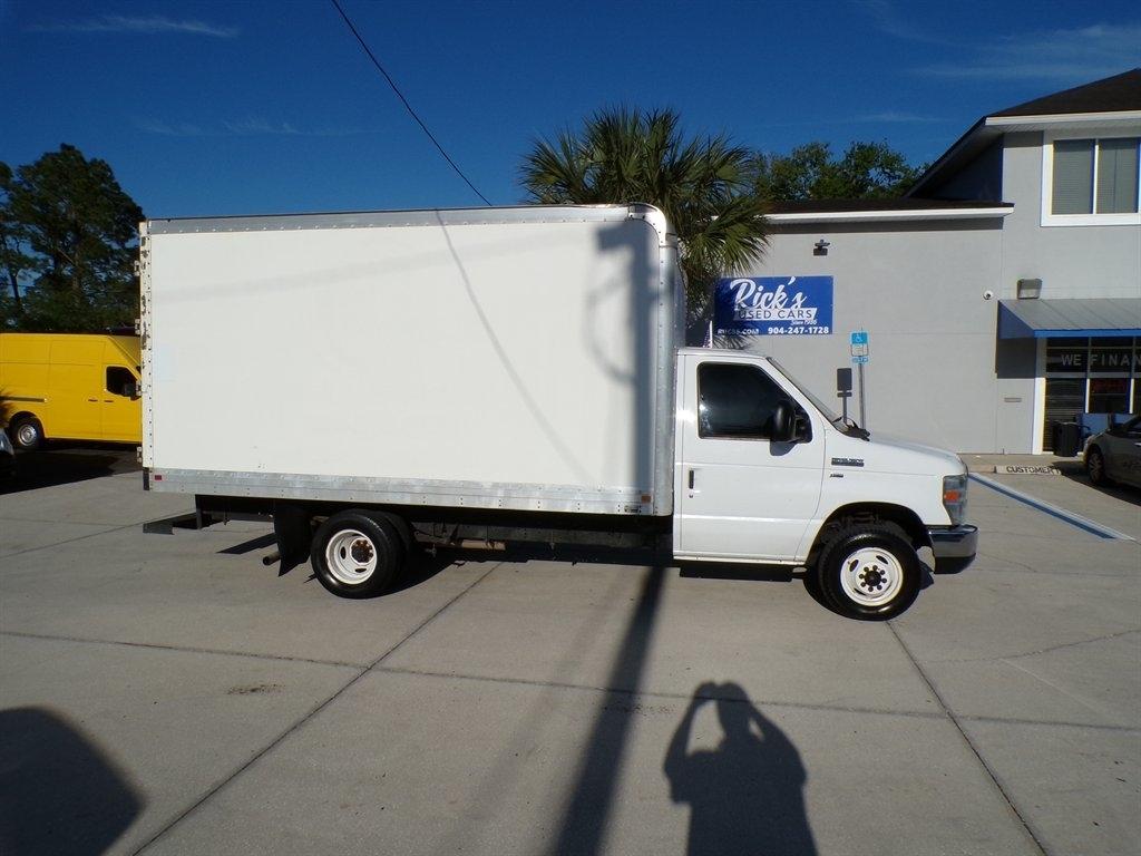 Ford Econoline Commercial Cutaway E-350 Super Duty 138" 5-Spd SRW 2012