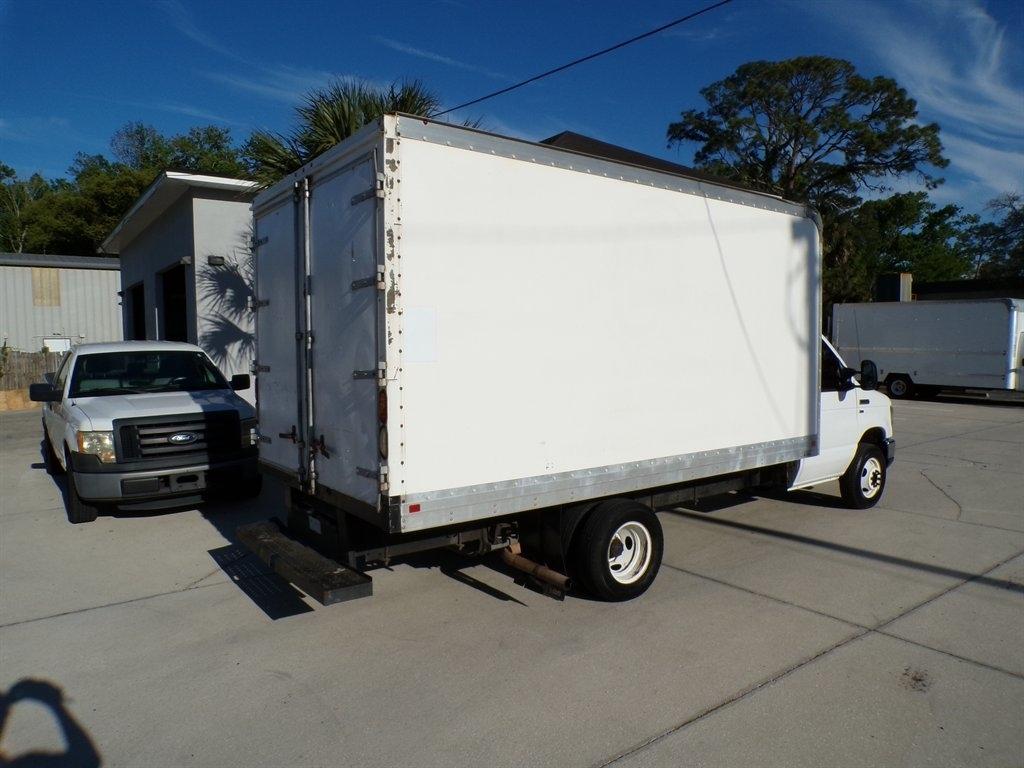 Ford Econoline Commercial Cutaway E-350 Super Duty 138" 5-Spd SRW 2012