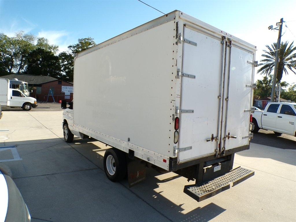 Ford Econoline Commercial Cutaway E-350 Super Duty 138" 5-Spd SRW 2012