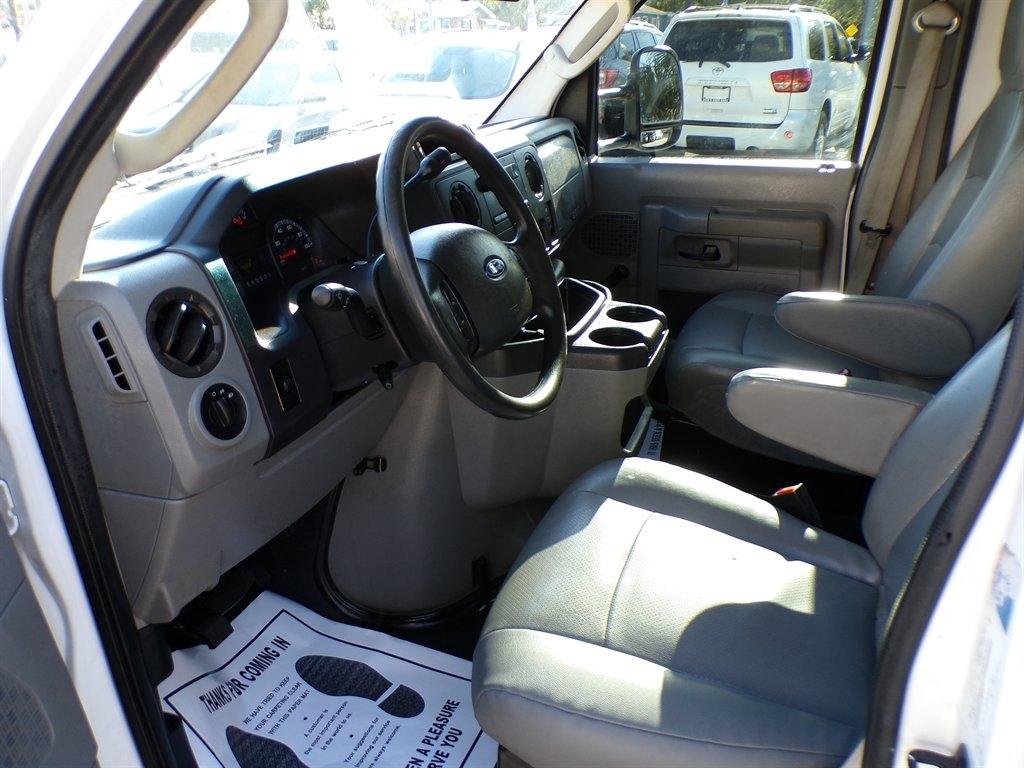 Ford Econoline Commercial Cutaway E-350 Super Duty 138" 5-Spd SRW 2012