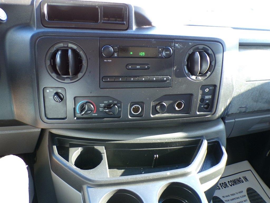 Ford Econoline Commercial Cutaway E-350 Super Duty 138" 5-Spd SRW 2012