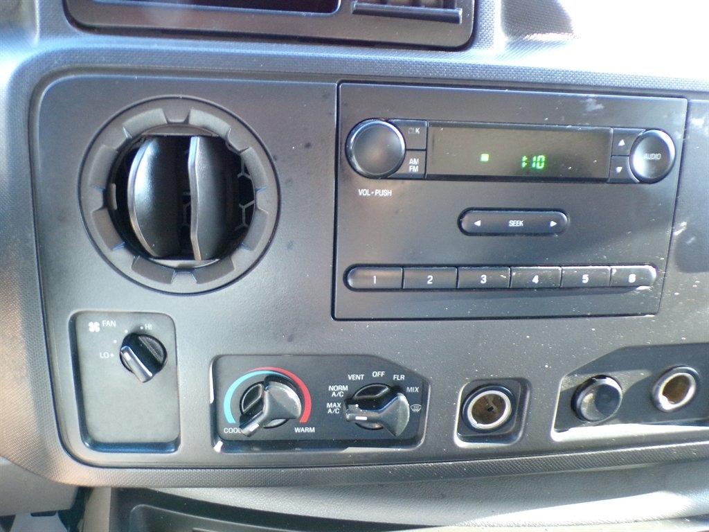 Ford Econoline Commercial Cutaway E-350 Super Duty 138" 5-Spd SRW 2012