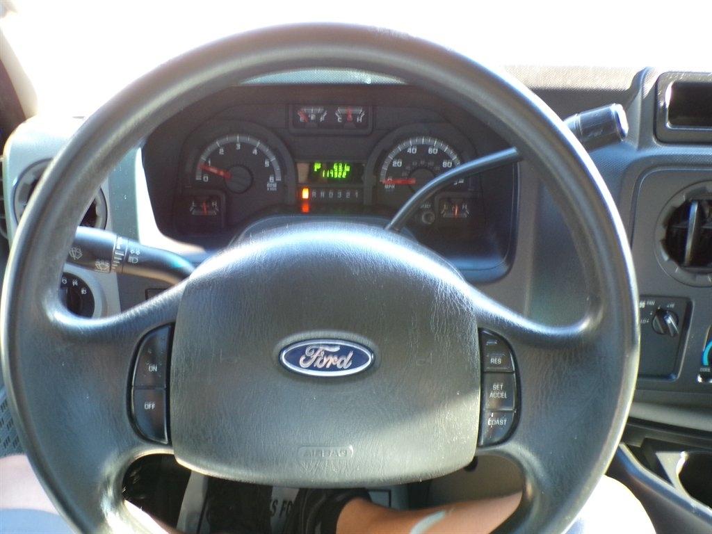 Ford Econoline Commercial Cutaway E-350 Super Duty 138" 5-Spd SRW 2012