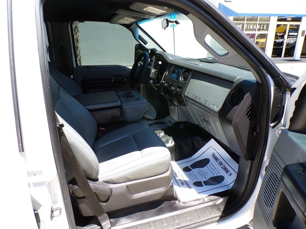 Ford Super Duty F-350 DRW 4WD Crew Cab 176" WB 60" CA XL 2014