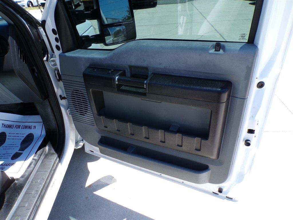 Ford Super Duty F-350 DRW 4WD Crew Cab 176" WB 60" CA XL 2014