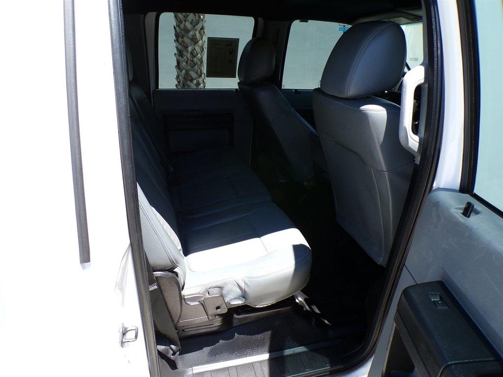 Ford Super Duty F-350 DRW 4WD Crew Cab 176" WB 60" CA XL 2014