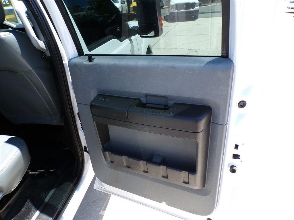 Ford Super Duty F-350 DRW 4WD Crew Cab 176" WB 60" CA XL 2014