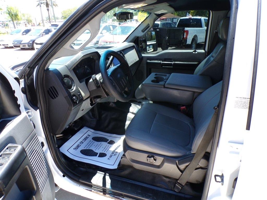 Ford Super Duty F-350 DRW 4WD Crew Cab 176" WB 60" CA XL 2014