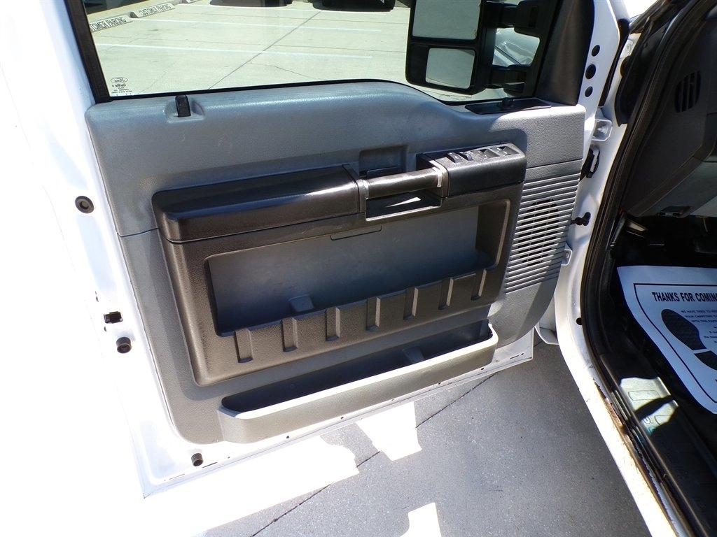Ford Super Duty F-350 DRW 4WD Crew Cab 176" WB 60" CA XL 2014
