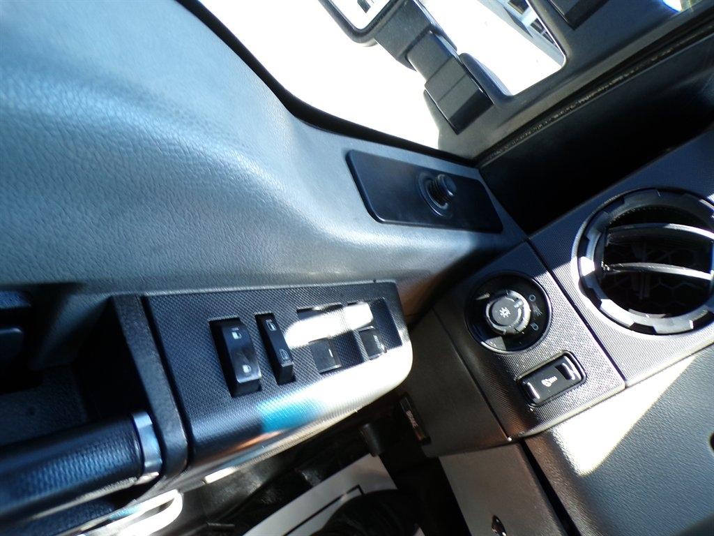 Ford Super Duty F-350 DRW 4WD Crew Cab 176" WB 60" CA XL 2014