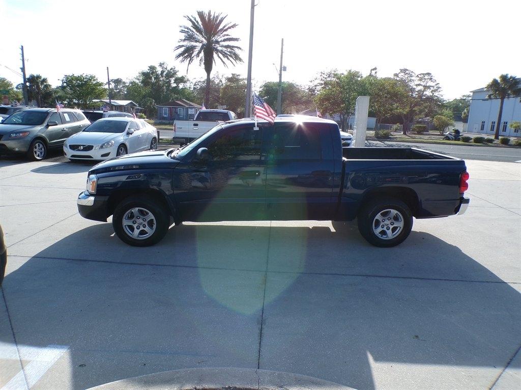 Dodge Dakota 4dr Quad Cab 131" WB SLT 2005