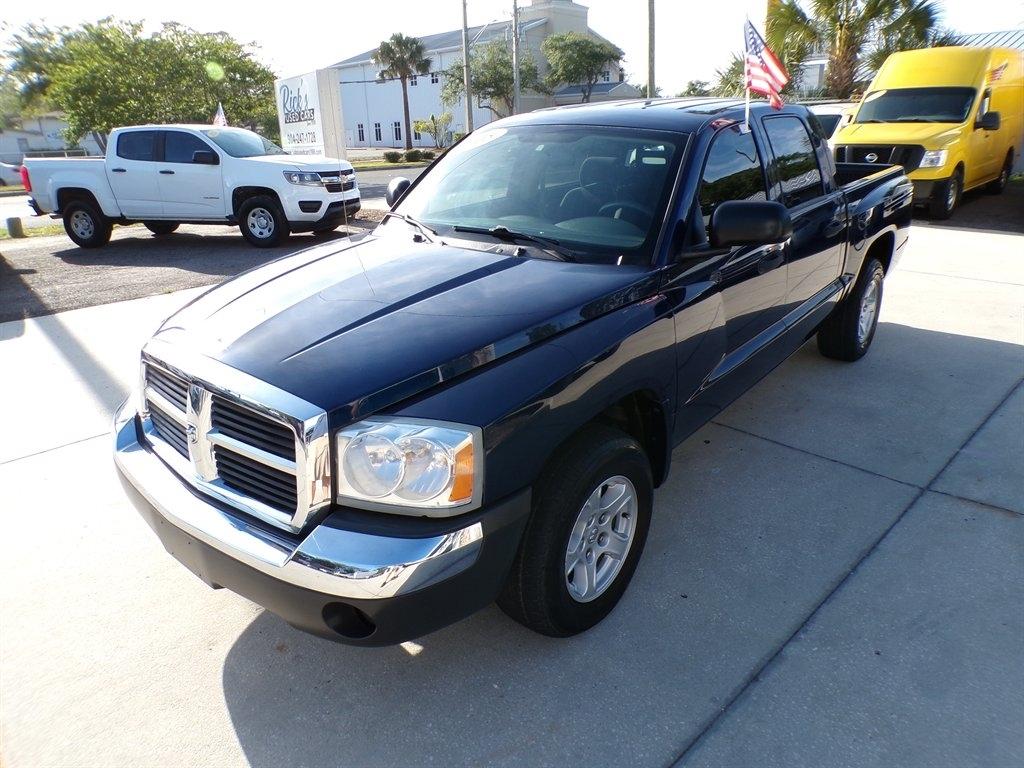 Dodge Dakota 4dr Quad Cab 131" WB SLT 2005