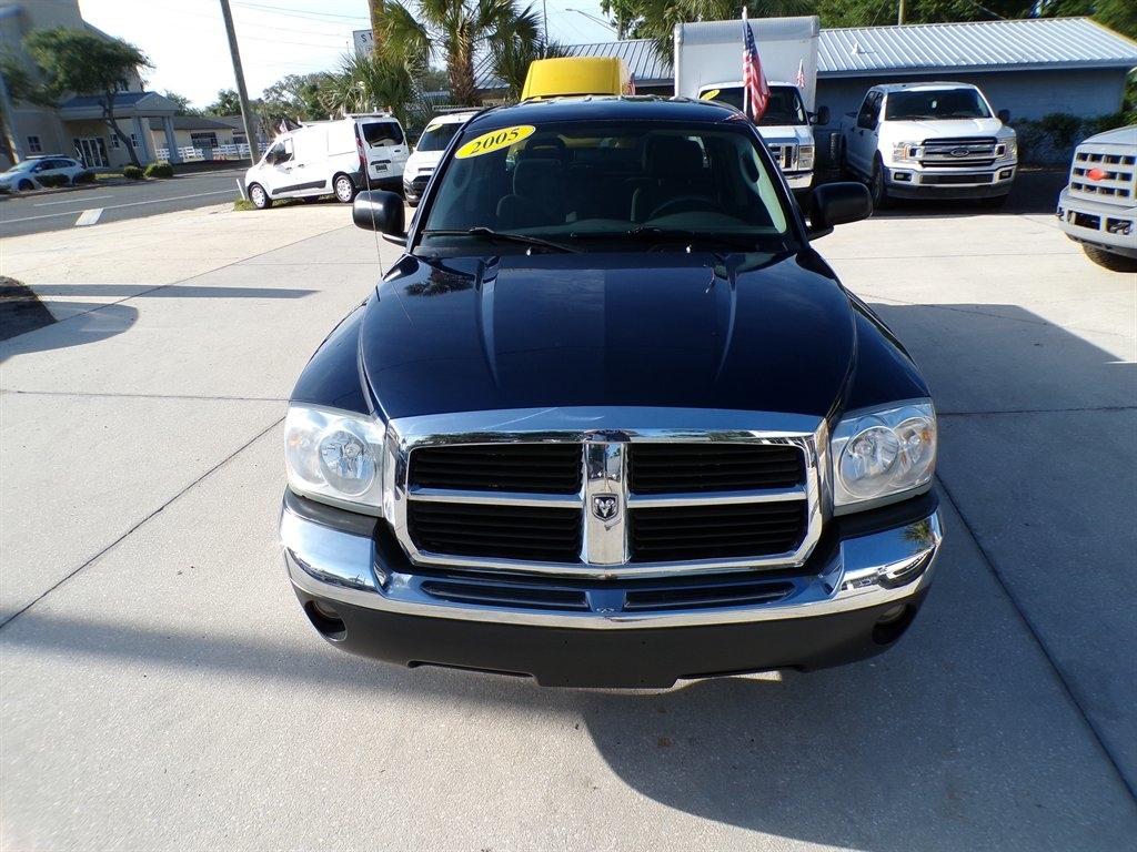 Dodge Dakota 4dr Quad Cab 131" WB SLT 2005