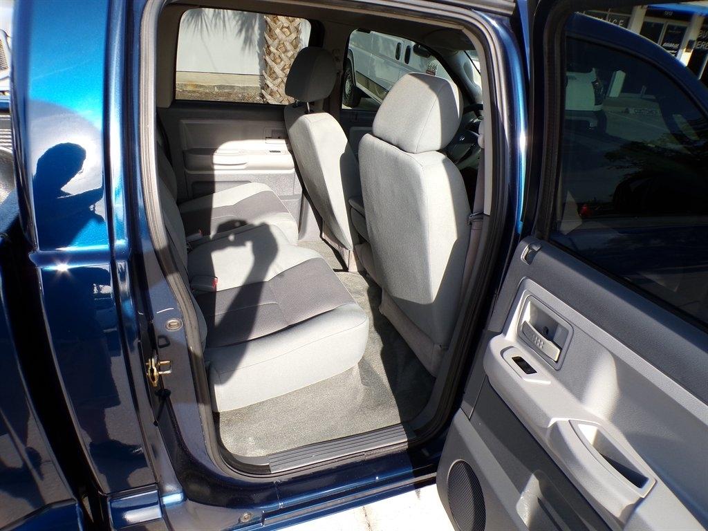 Dodge Dakota 4dr Quad Cab 131" WB SLT 2005
