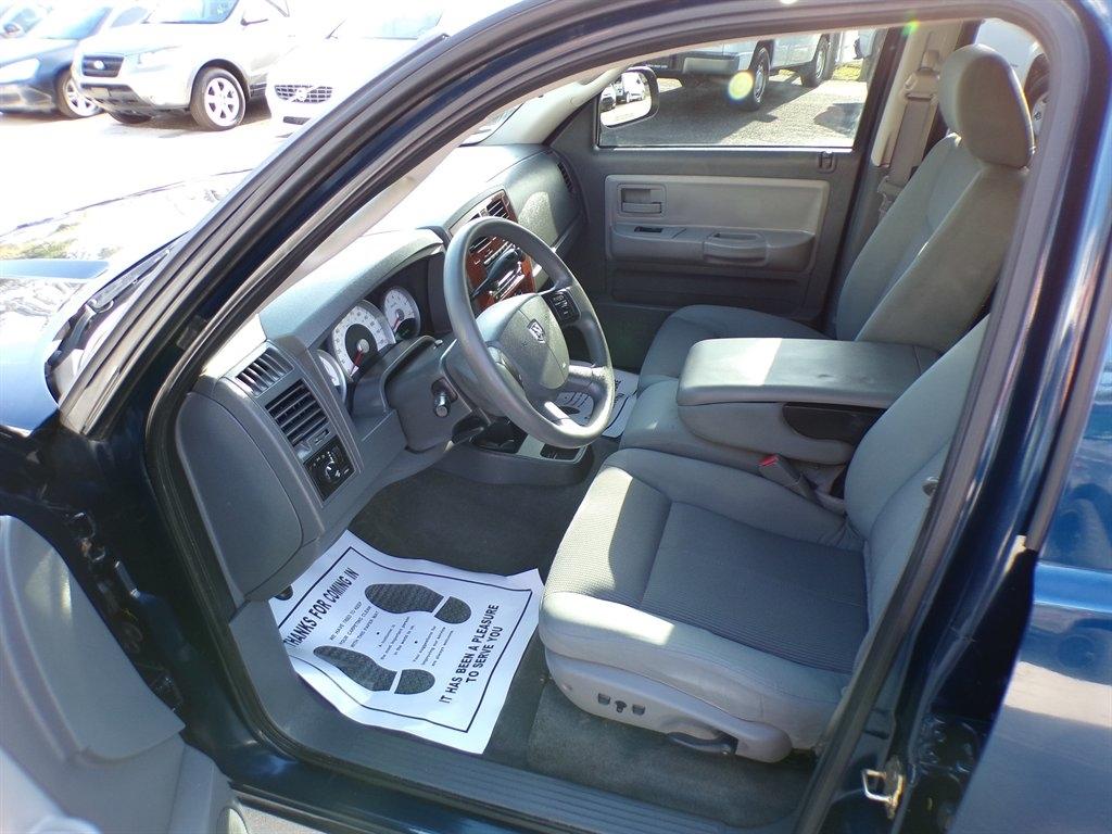 Dodge Dakota 4dr Quad Cab 131" WB SLT 2005
