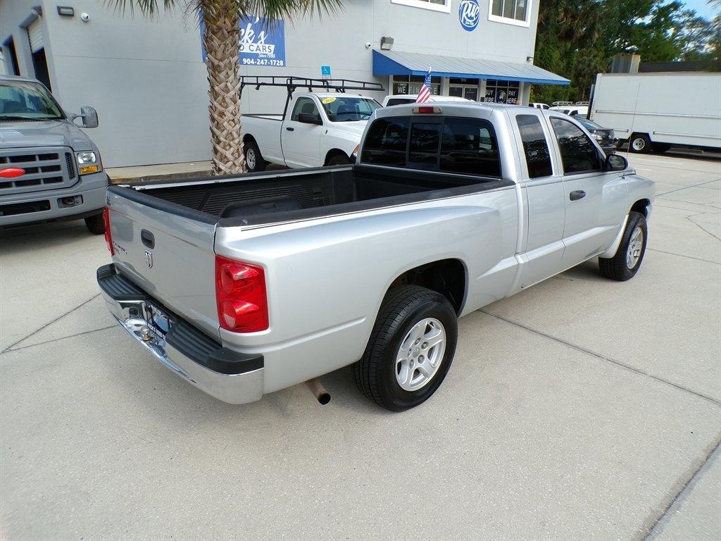 Dodge Dakota 2dr Club Cab 131 SLT 2006