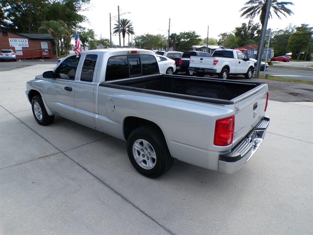 Dodge Dakota 2dr Club Cab 131 SLT 2006