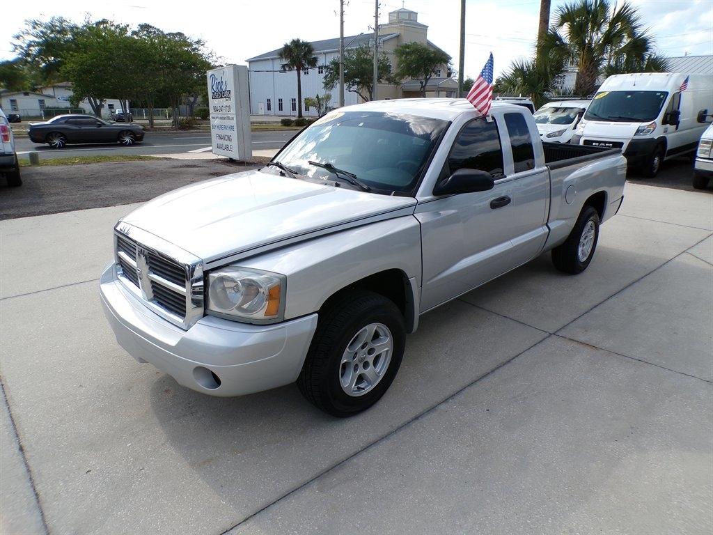 Dodge Dakota 2dr Club Cab 131 SLT 2006