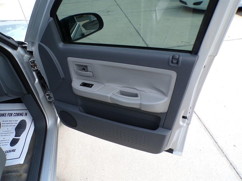 Dodge Dakota 2dr Club Cab 131 SLT 2006