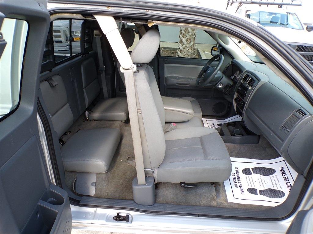 Dodge Dakota 2dr Club Cab 131 SLT 2006
