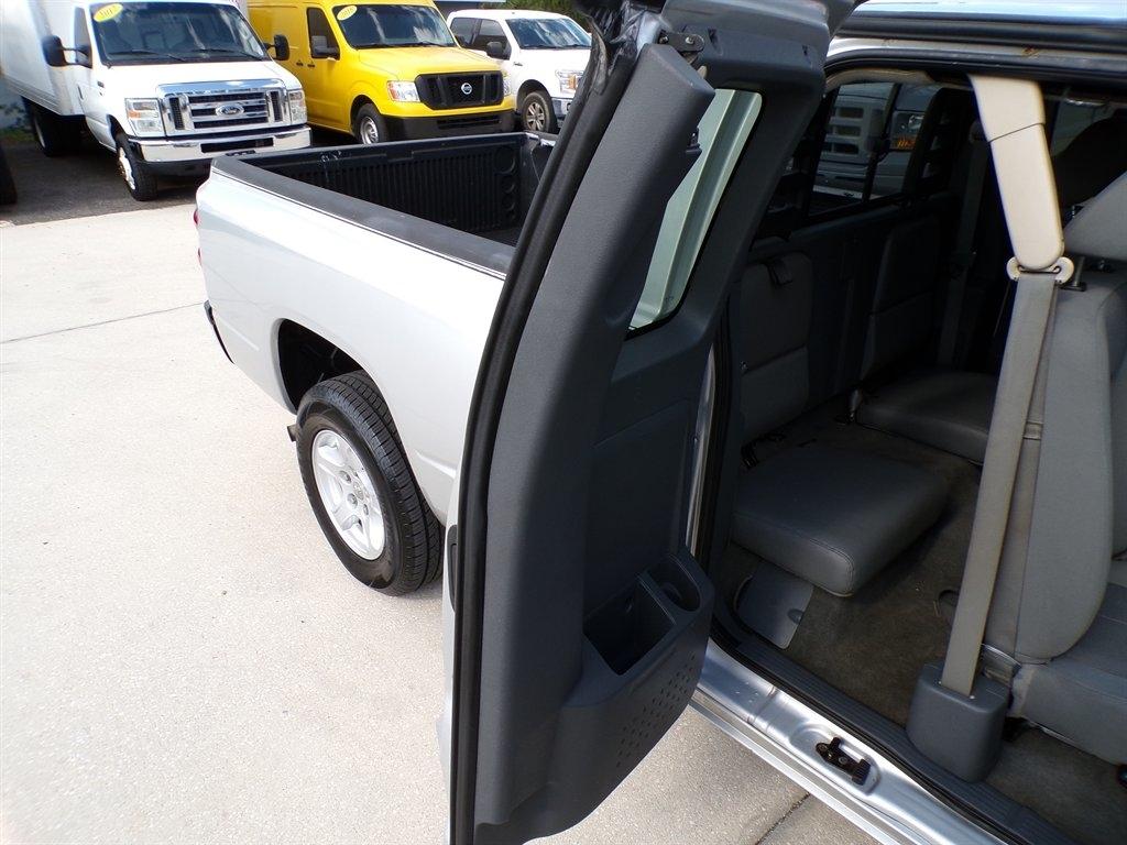 Dodge Dakota 2dr Club Cab 131 SLT 2006
