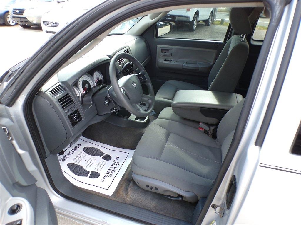Dodge Dakota 2dr Club Cab 131 SLT 2006