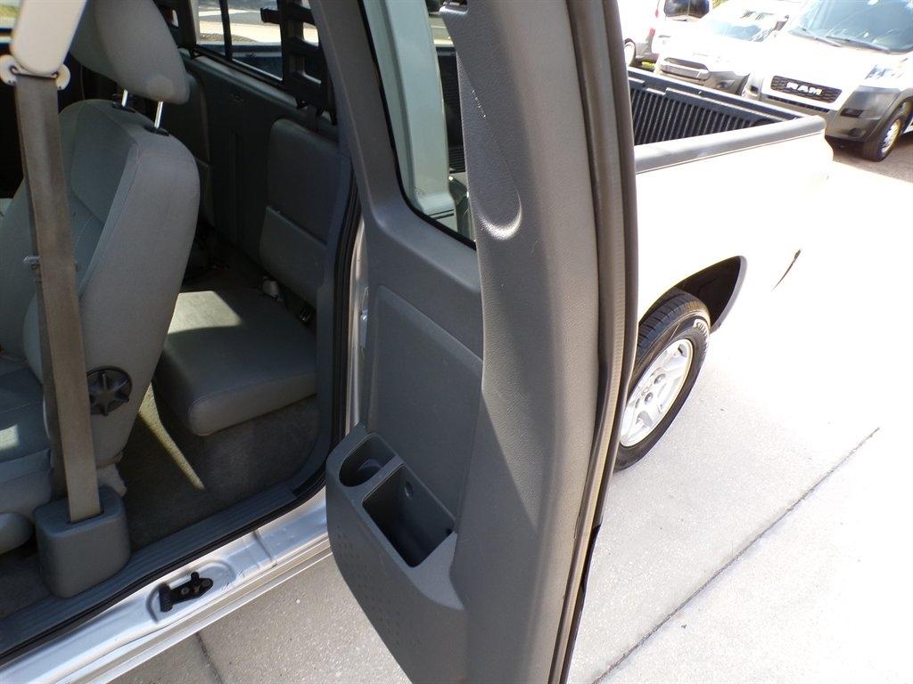Dodge Dakota 2dr Club Cab 131 SLT 2006