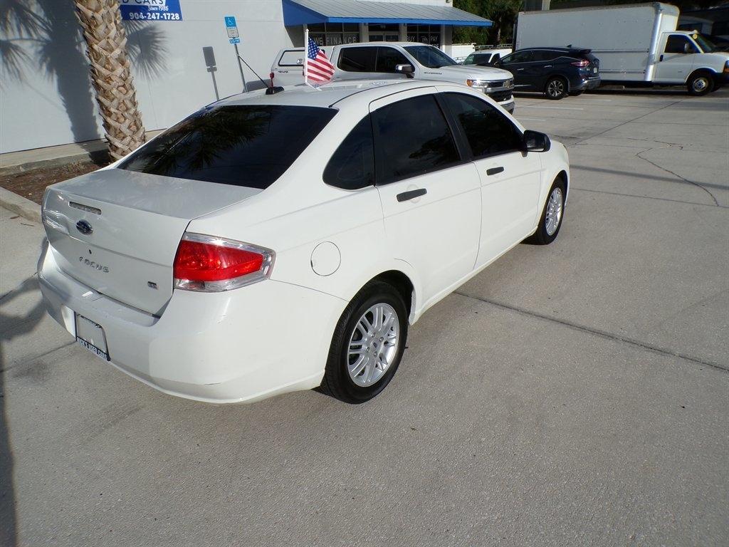 Ford Focus 4dr Sdn SE 2009