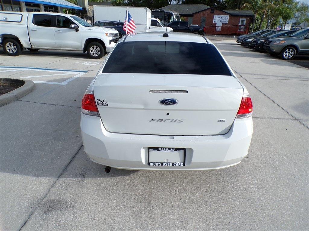 Ford Focus 4dr Sdn SE 2009