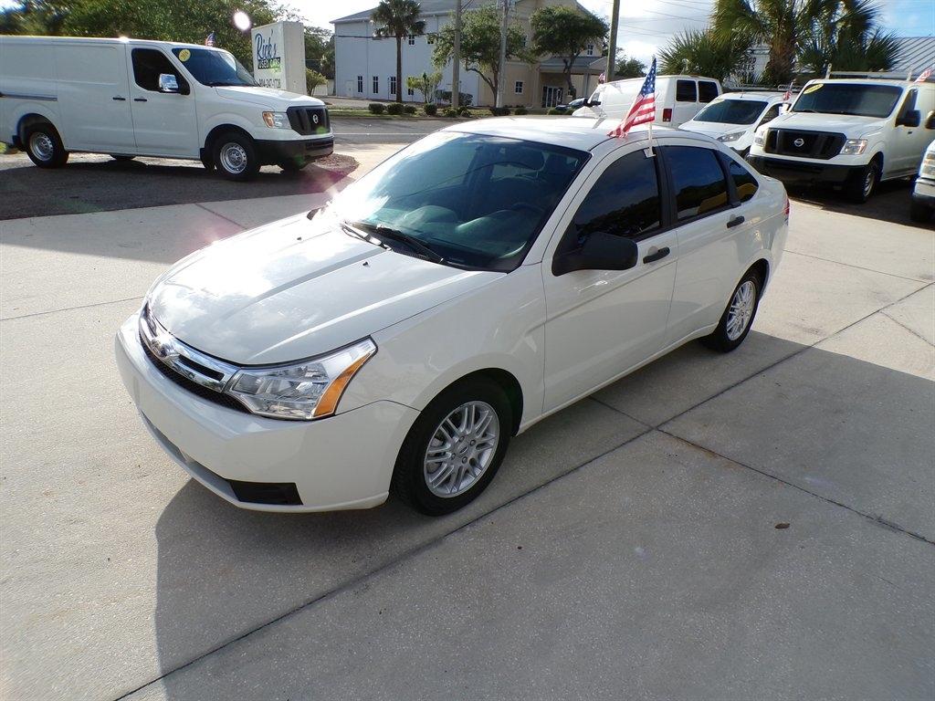 Ford Focus 4dr Sdn SE 2009