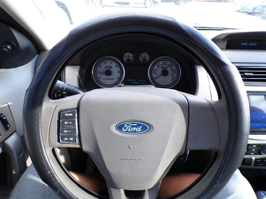 Ford Focus 4dr Sdn SE 2009
