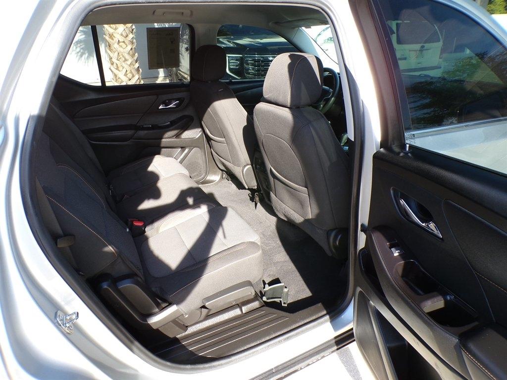 Chevrolet Traverse FWD 4dr LS w/1LS 2020