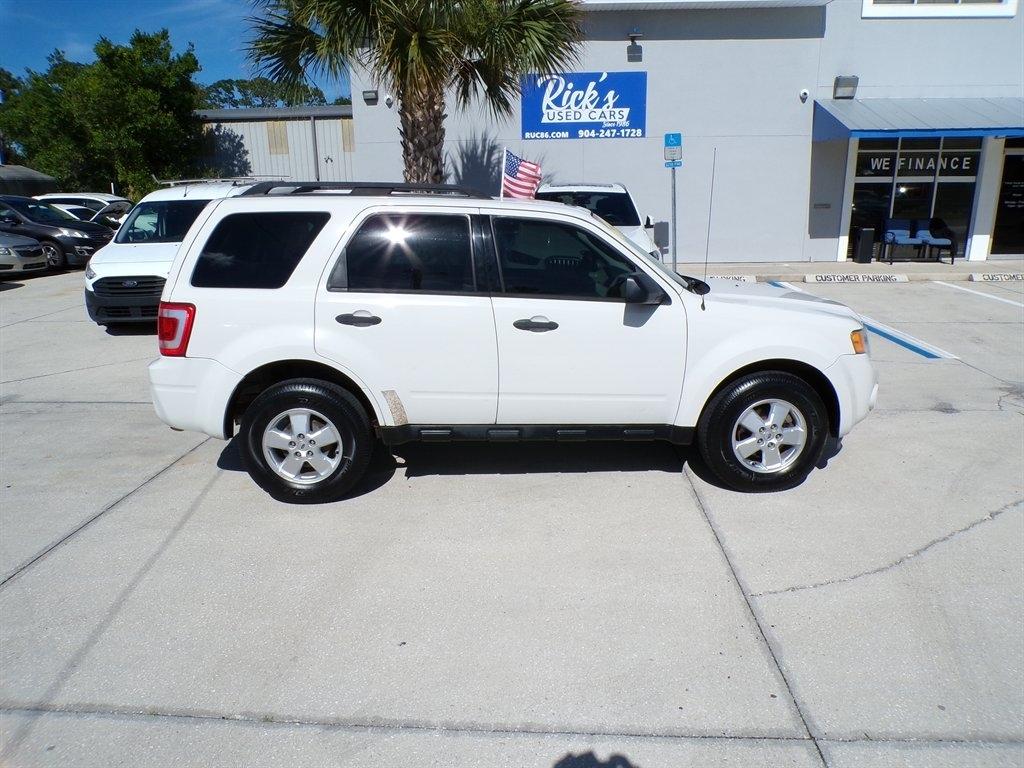 Ford Escape FWD 4dr XLT 2011