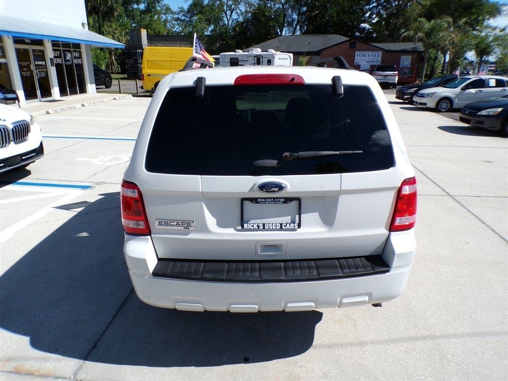 Ford Escape FWD 4dr XLT 2011