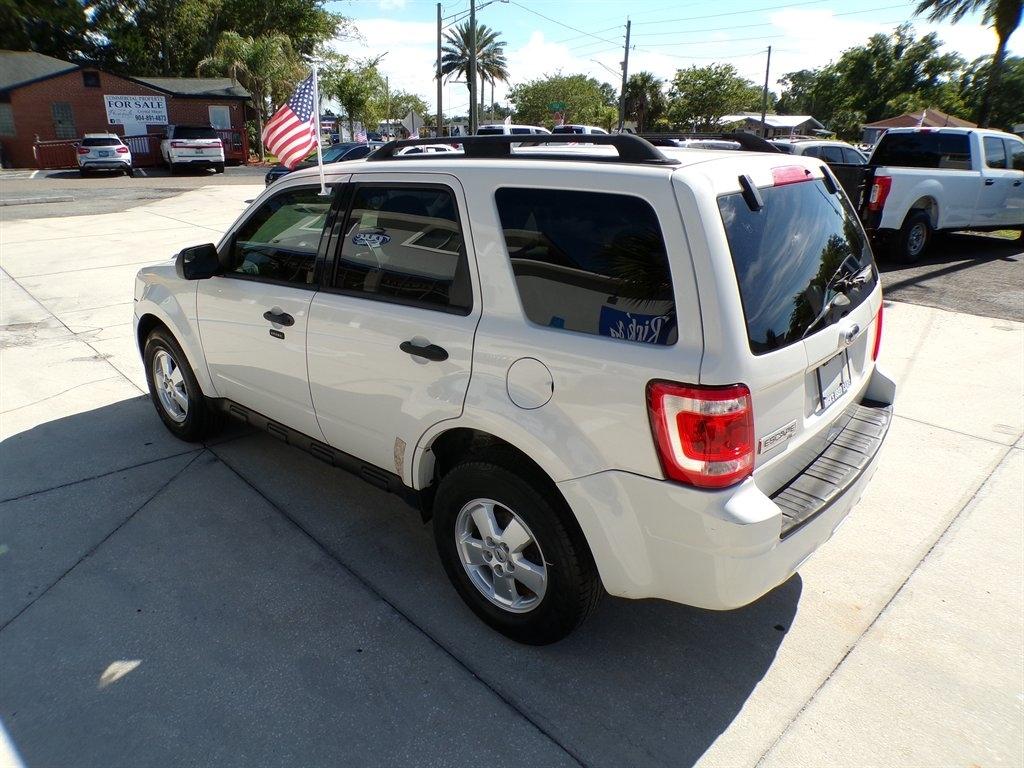 Ford Escape FWD 4dr XLT 2011