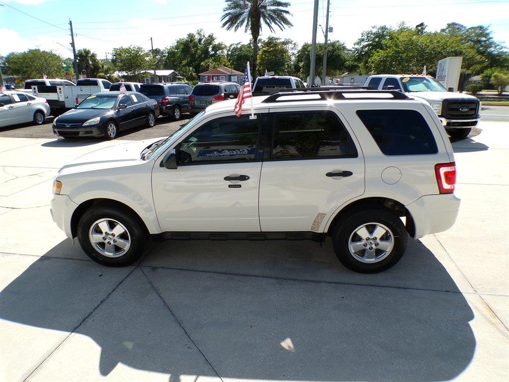 Ford Escape FWD 4dr XLT 2011