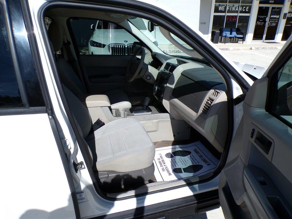 Ford Escape FWD 4dr XLT 2011