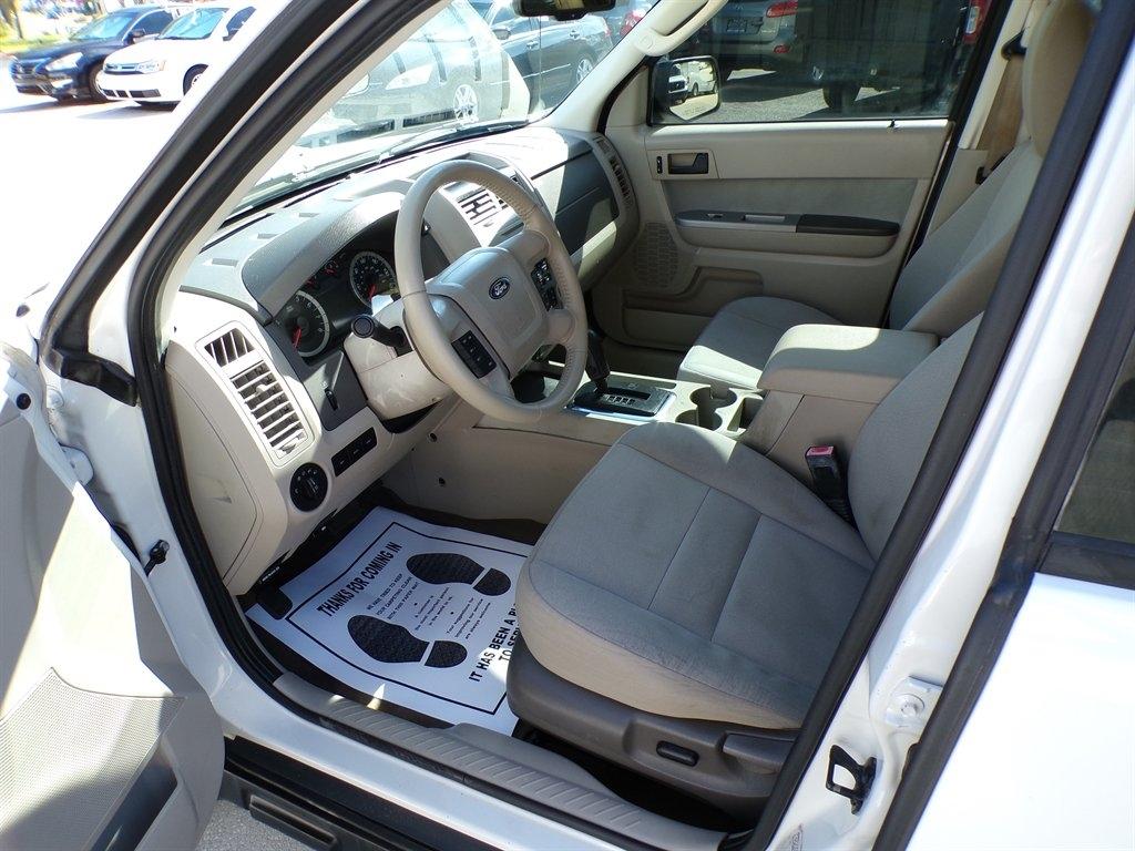 Ford Escape FWD 4dr XLT 2011