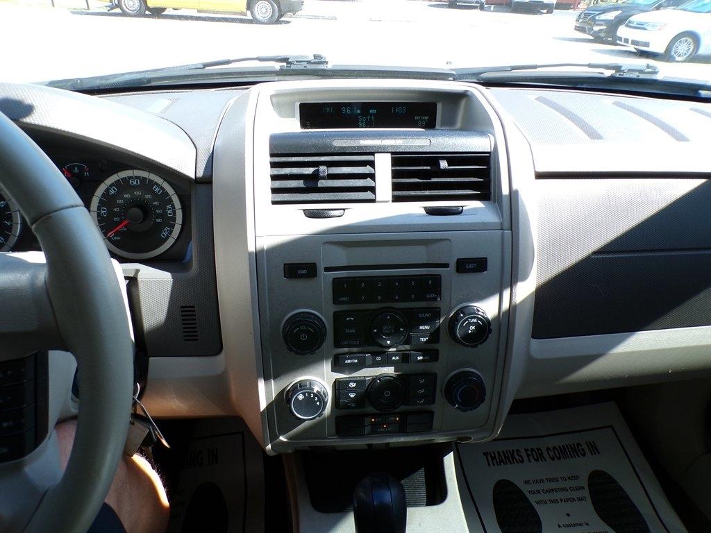 Ford Escape FWD 4dr XLT 2011