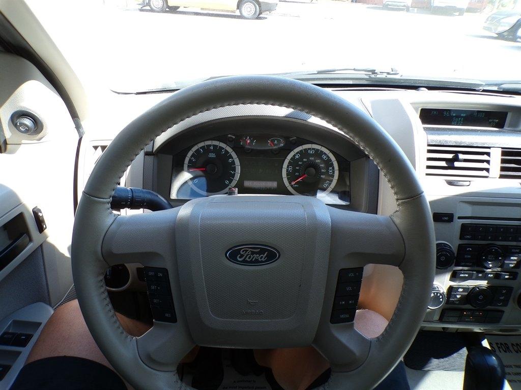 Ford Escape FWD 4dr XLT 2011