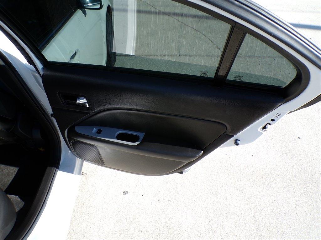 Mercury Milan 4dr Sdn Premier FWD 2010