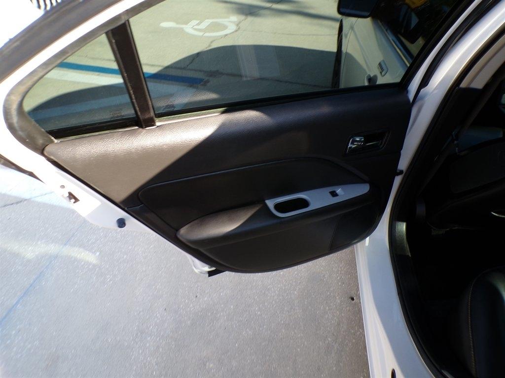 Mercury Milan 4dr Sdn Premier FWD 2010