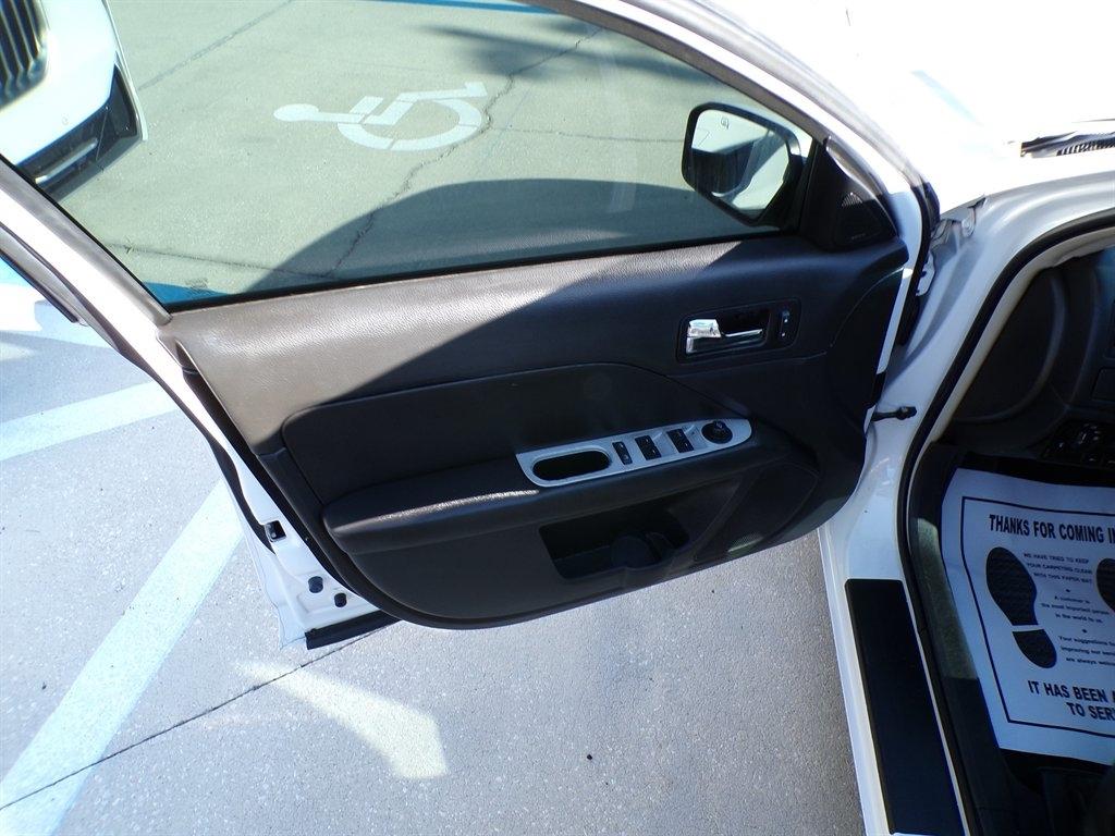 Mercury Milan 4dr Sdn Premier FWD 2010