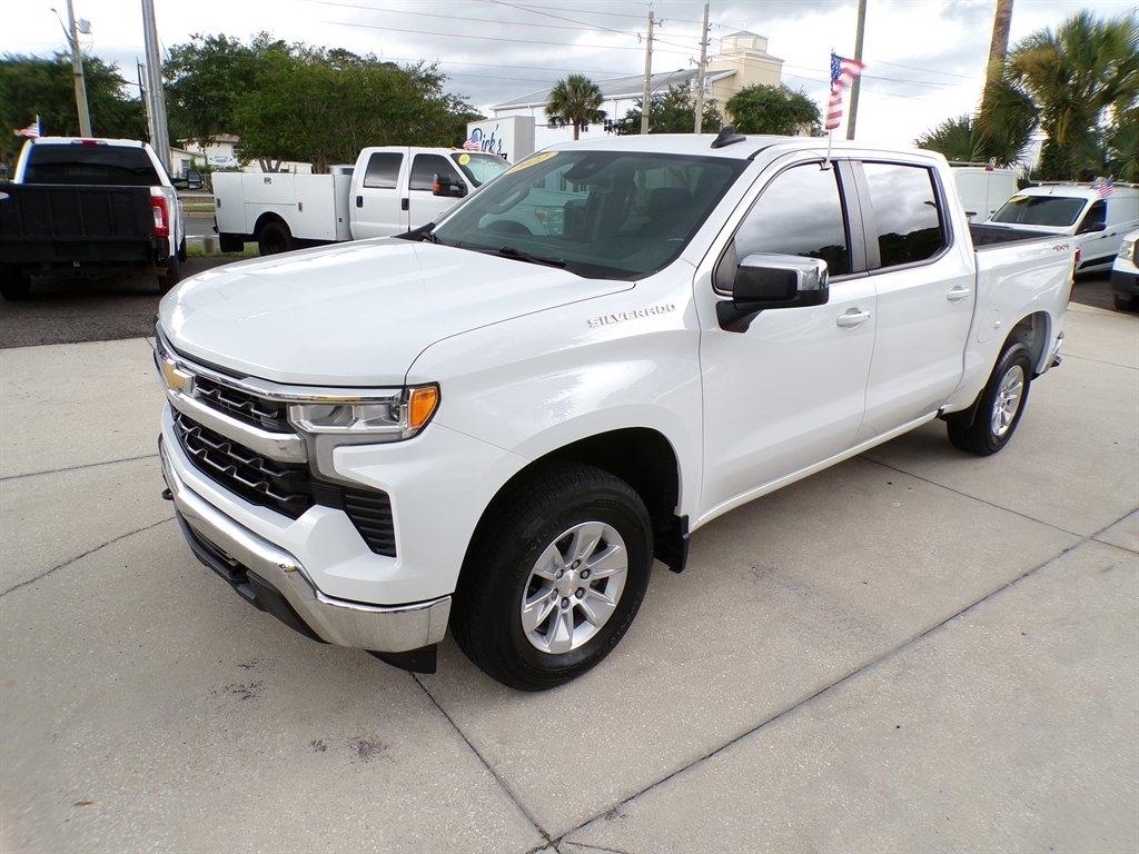 Chevrolet Silverado 1500 4WD Crew Cab 147" LT w/1LT 2022