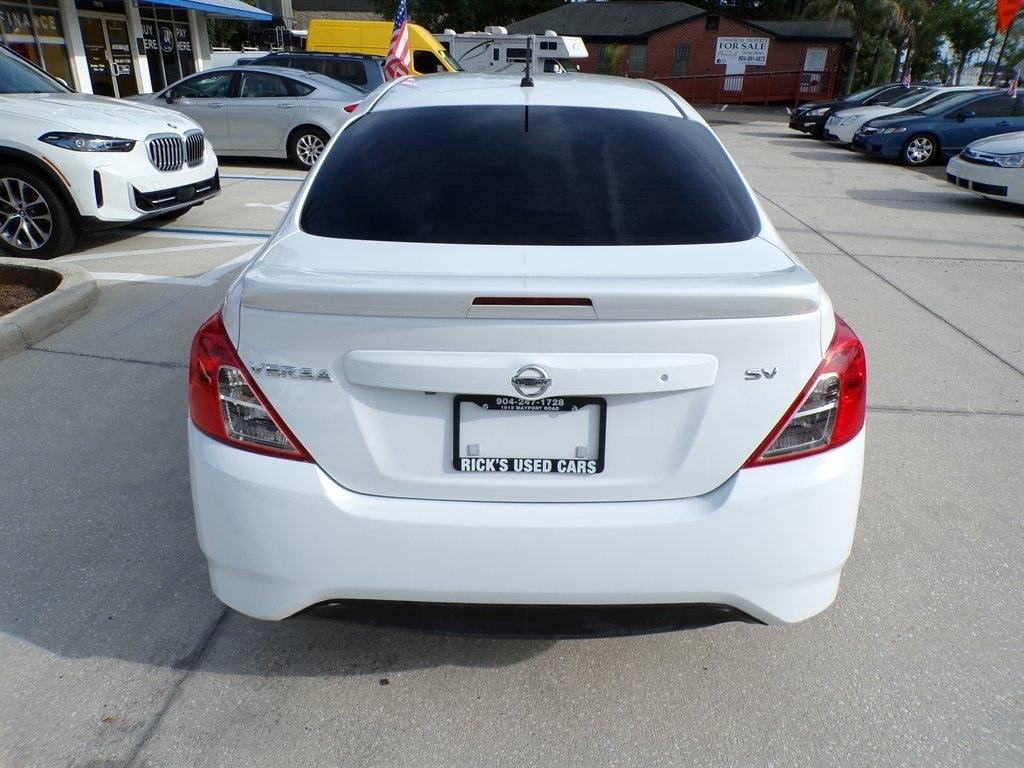 Nissan Versa Sedan SV CVT 2019