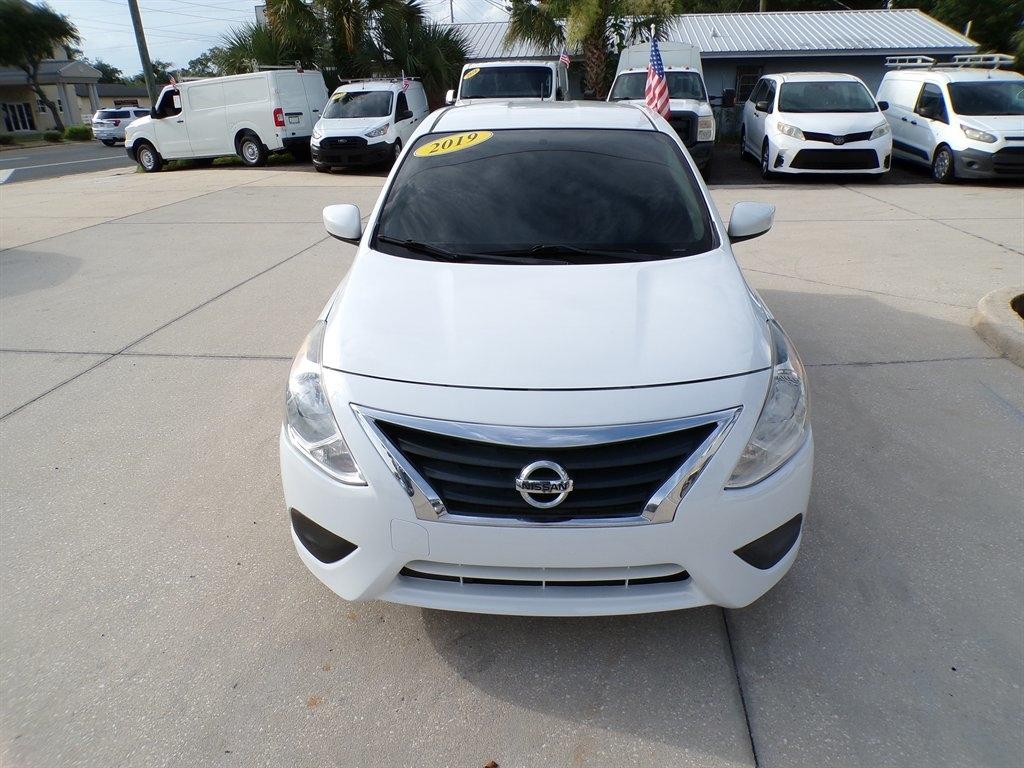Nissan Versa Sedan SV CVT 2019
