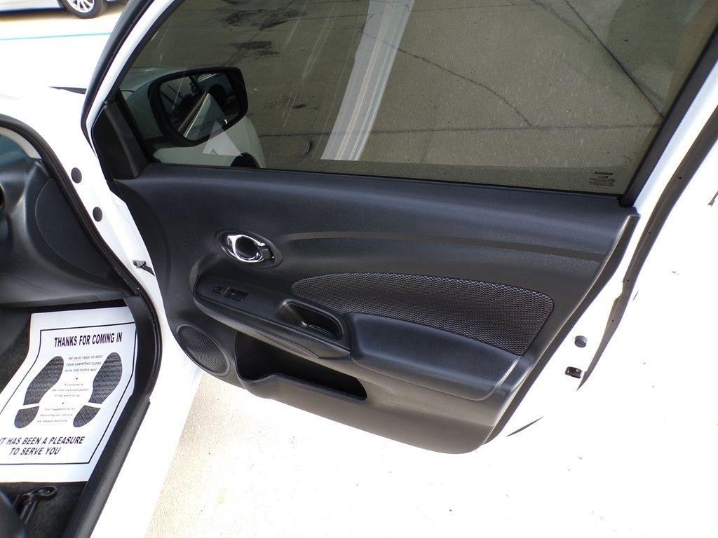 Nissan Versa Sedan SV CVT 2019