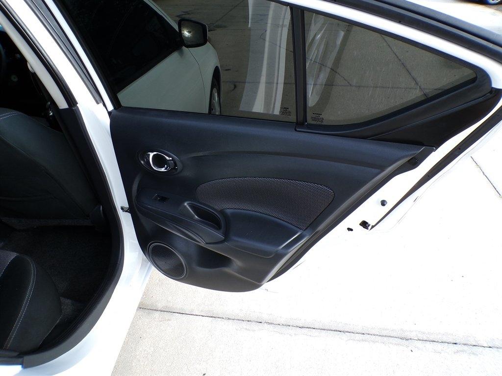 Nissan Versa Sedan SV CVT 2019