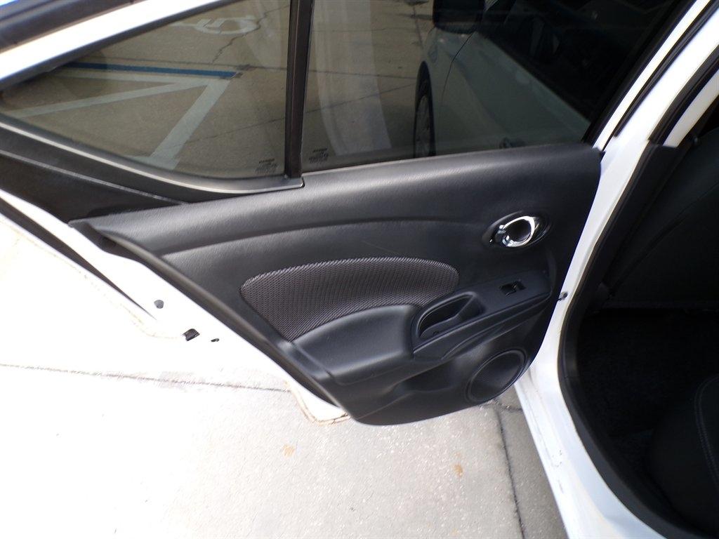 Nissan Versa Sedan SV CVT 2019