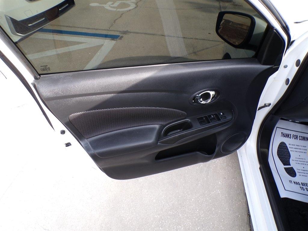 Nissan Versa Sedan SV CVT 2019
